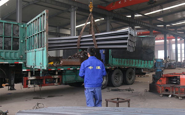 中煤集团一批U型钢支架发往新疆某矿
