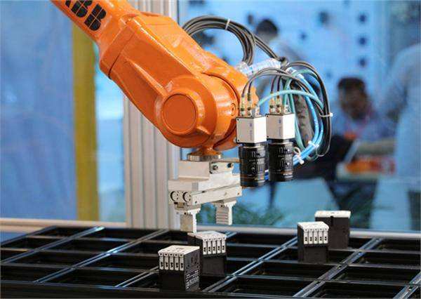 工业自动化趋势成型 机器人成重要助力