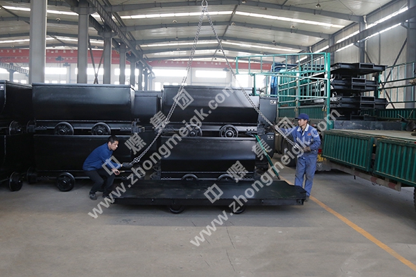 中煤集团一批矿用平板车发往黑龙江