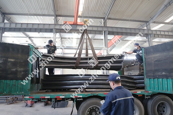 中煤集团一批U型钢支架发往青海海西州