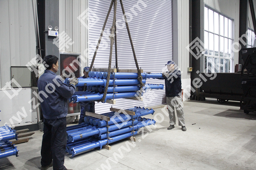 中煤集团一批液压支柱设备发往贵州