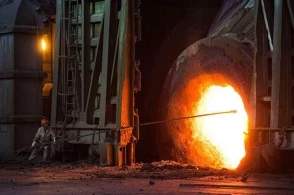 中国粗钢产量连续攀升4年后逼近10亿吨