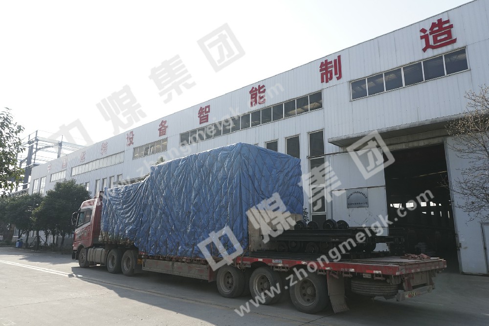 中煤集团一批矿车、平板车设备分别发往黑龙江和新疆