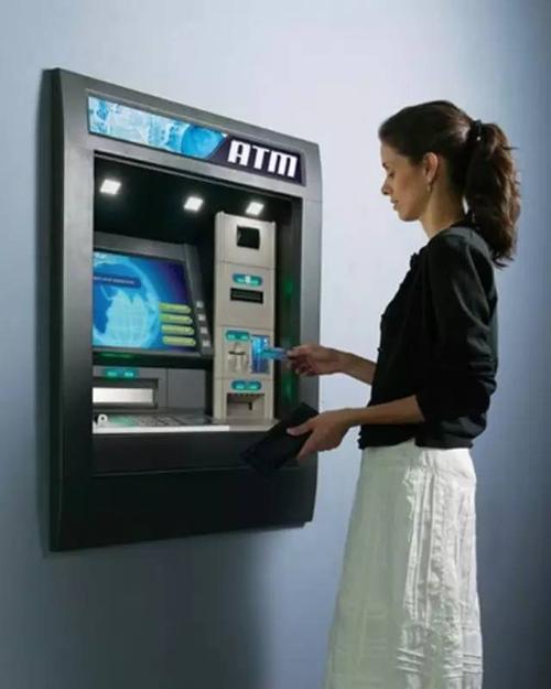目前国内ATM存量已减少近7万台！“人机融合”或成行业发展方向
