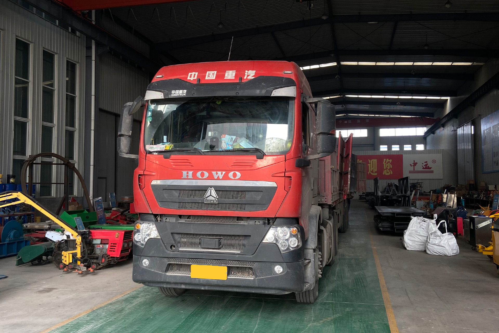 中煤集团一批矿用平板车、矿用材料车发往陕西咸阳