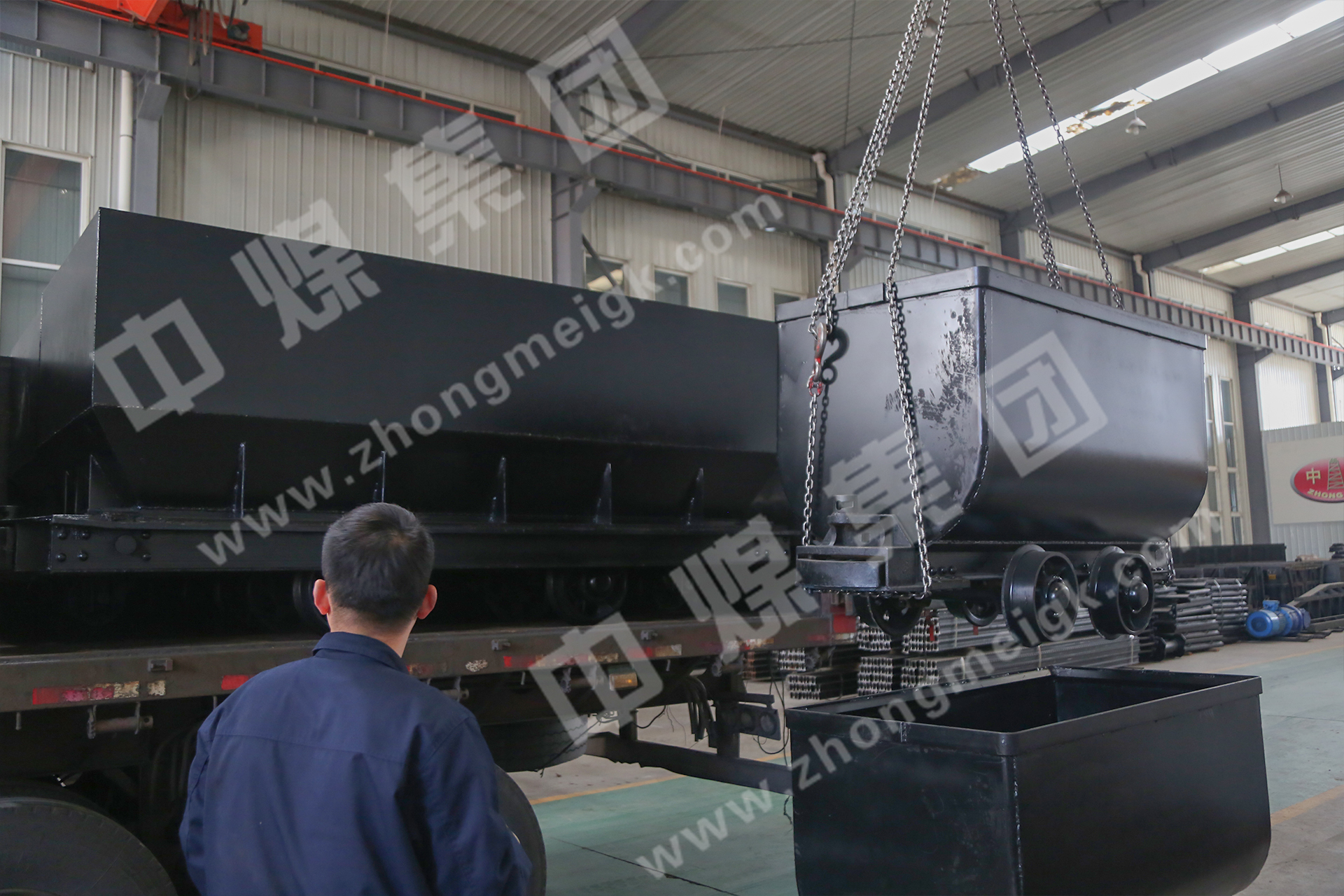 中煤集团一批底卸式矿车、侧卸式矿车发往陕西