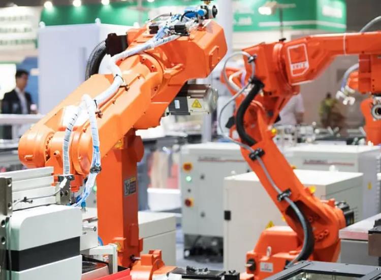 国内机器人等智能装备产业保持较快增速