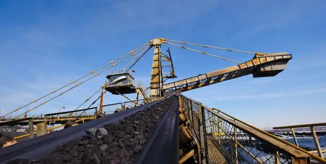 国家发改委：坚决遏制铁矿石价格的不合理上涨 促进铁矿石市场平稳运行